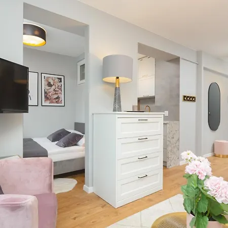 Center Near The Vistula By Renters Apartmán *